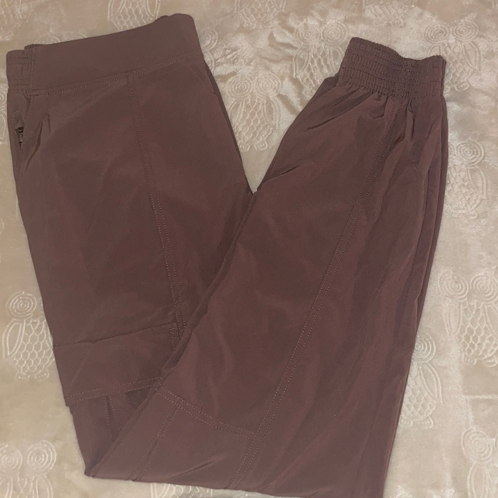 Athleta Chelsea Utility Jogger - EUC - Size 10T